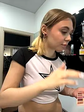 LunaMillie online show from November 2025 09:19:02 AM