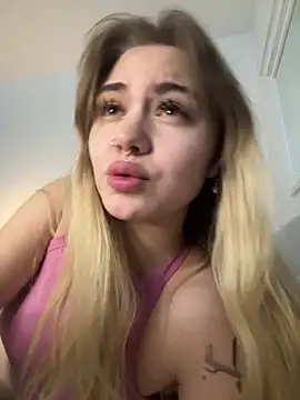 LunaMillie online show from November 2025 12:41:02 PM