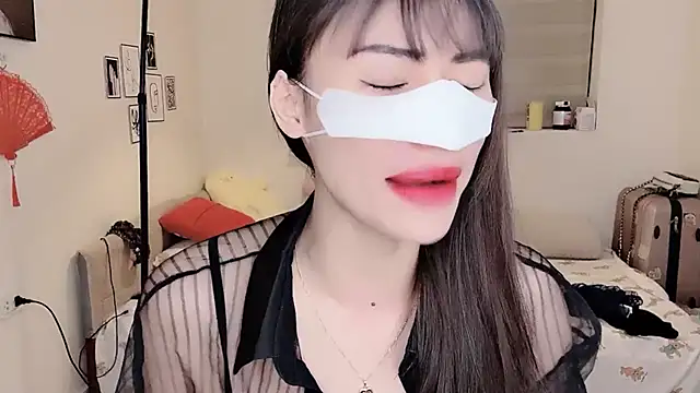 MaiLiiil online show from October 2025 10:49:01 AM