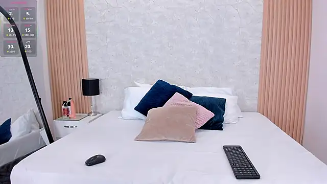 Snapshot of NaomyCollins__ chatting on September 2025 01:38:02 PM NaomyCollins online show from September 2025 01:38:02 PM