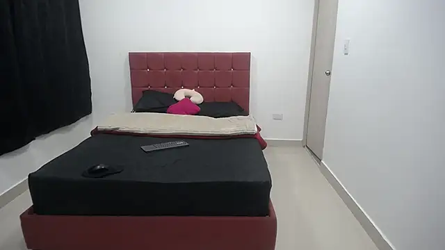 yohacriss online show from November 2025 12:20:01 AM