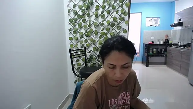 yohacriss online show from December 2025 01:40:02 PM