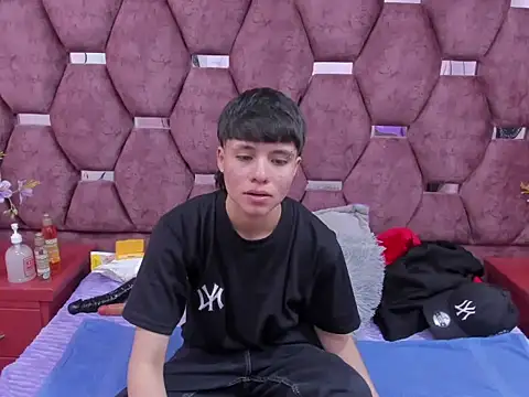 Bruno Cruzz online show from December 2025 02:42:01 AM