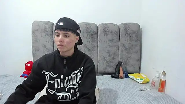 Bruno Cruzz online show from June 2026 09:36:02 AM