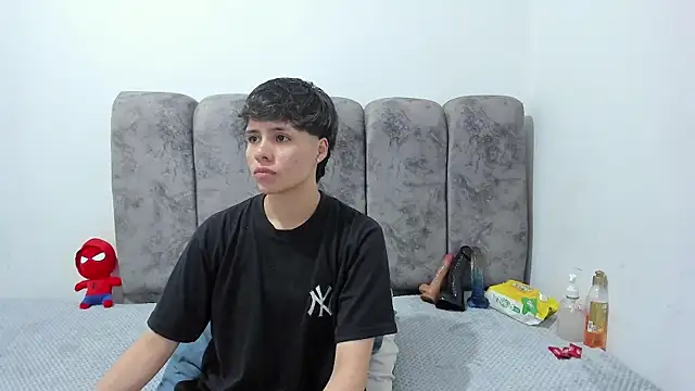 Bruno Cruzz online show from July 2026 02:32:01 AM