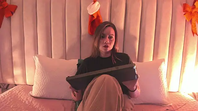 Sky Junne online show from November 2025 05:49:01 PM