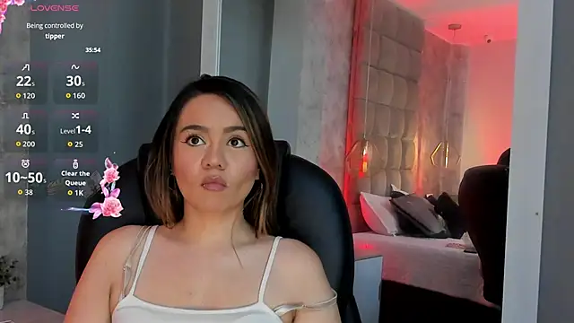 Sky Junne online show from February 2026 06:01:02 PM