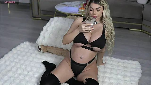 Ellyxxxelly online show from October 2025 04:51:01 PM