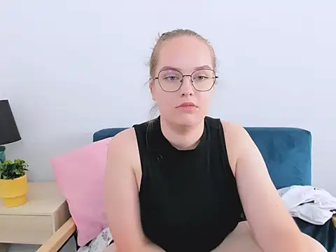 AliceCrazy69 online show from October 2025 12:02:02 PM