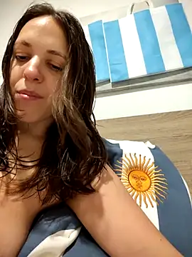 Snapshot of lauflor chatting on June 2026 10:27:01 AM lauflor online show from June 2026 10:27:01 AM