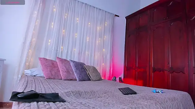 Snapshot of Shantal_777 chatting on September 2025 01:33:02 PM Shantal 777 online show from September 2025 01:33:02 PM