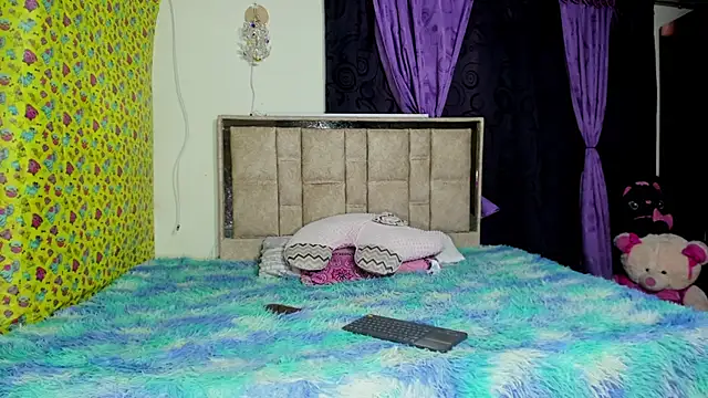 Snapshot of skinnyanddaphne chatting on May 2026 06:46:01 PM skinnyanddaphne online show from May 2026 06:46:01 PM