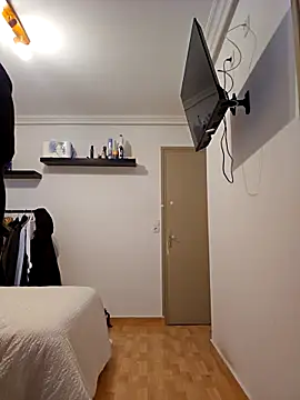 Latinfogoso84 online show from October 2025 10:49:01 AM