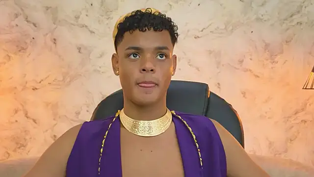 Valentino Thompson online show from October 2025 08:41:02 PM