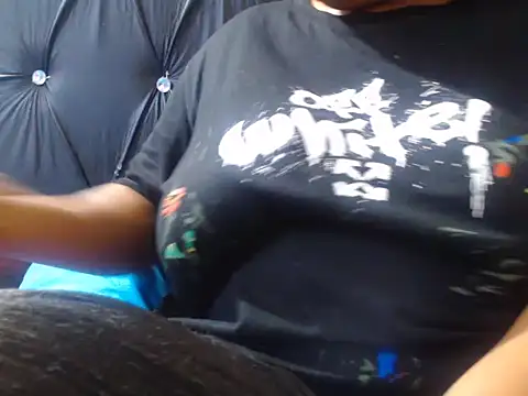 BeverlyQueen14 online show from November 2025 06:37:02 PM