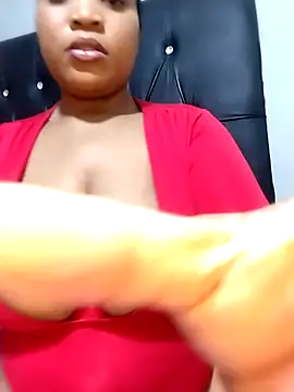 BeverlyQueen14 online show from December 2025 09:31:02 PM