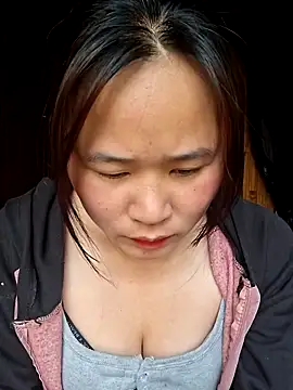 Snapshot of ALIENHR38 chatting on April 2026 01:03:01 AM ALIENHR38 online show from April 2026 01:03:01 AM