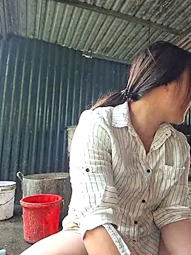 Snapshot of ALIENHR38 chatting on April 2026 01:23:02 AM ALIENHR38 online show from April 2026 01:23:02 AM