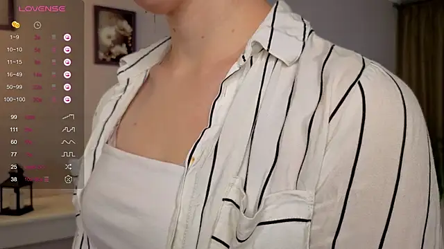 Snapshot of JuliannaWenger chatting on September 2025 05:23:02 PM JuliannaWenger online show from September 2025 05:23:02 PM