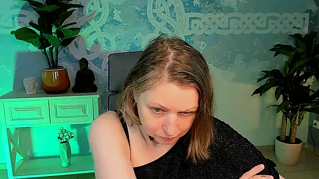 Snapshot of TiffanyBrauny chatting on September 2025 09:23:02 AM TiffanyBrauny online show from September 2025 09:23:02 AM