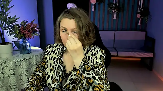 Snapshot of TiffanyBrauny chatting on October 2025 11:29:02 AM TiffanyBrauny online show from October 2025 11:29:02 AM
