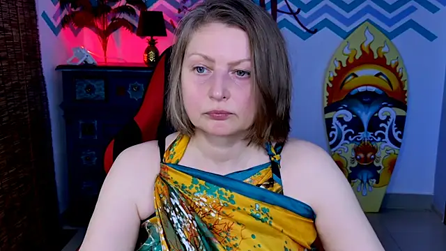Snapshot of TiffanyBrauny chatting on October 2025 01:44:01 PM TiffanyBrauny online show from October 2025 01:44:01 PM