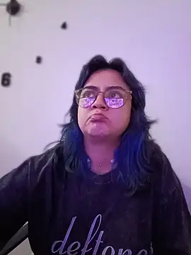 Snapshot of LylaVixxen chatting on March 2026 06:17:02 AM LylaVixxen online show from March 2026 06:17:02 AM