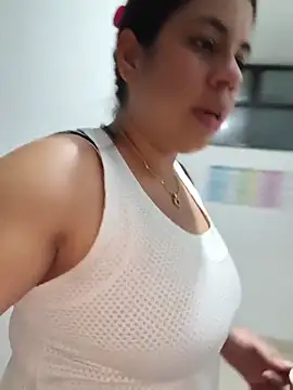 Snapshot of GabyMontenegro chatting on April 2026 11:32:01 AM GabyMontenegro online show from April 2026 11:32:01 AM