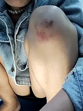 Snapshot of Lyly_suri07 chatting on November 2025 04:42:01 PM Lyly suri07 online show from November 2025 04:42:01 PM