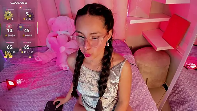 Snapshot of Annie__2 chatting on December 2025 03:05:01 AM Annie 2 online show from December 2025 03:05:01 AM