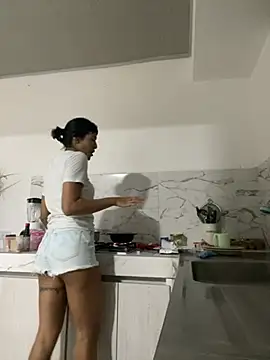 Amberdecolombia online show from February 2026 04:21:02 AM