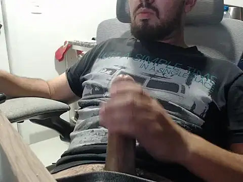 Snapshot of PoneiHetero chatting on October 2025 04:01:01 AM PoneiHetero online show from October 2025 04:01:01 AM