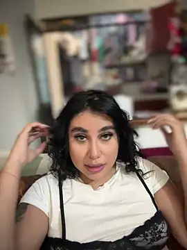 Snapshot of Sophie_Dreamss chatting on October 2025 08:20:01 PM Sophie Dreamss online show from October 2025 08:20:01 PM