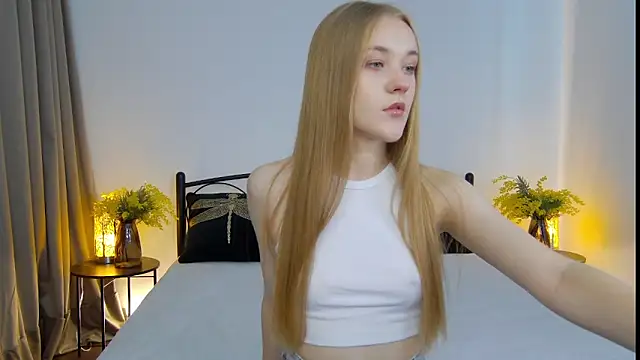 KumiKruz online show from September 2025 01:00:01 PM