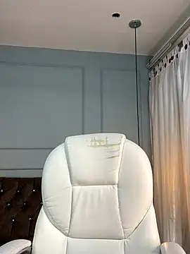 Snapshot of Valery_kitty18 chatting on December 2025 11:52:01 AM Valery kitty18 online show from December 2025 11:52:01 AM