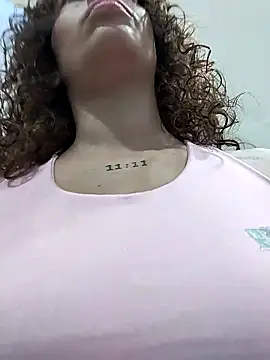 Snapshot of roxyrougee chatting on November 2025 04:18:02 PM roxyrougee online show from November 2025 04:18:02 PM