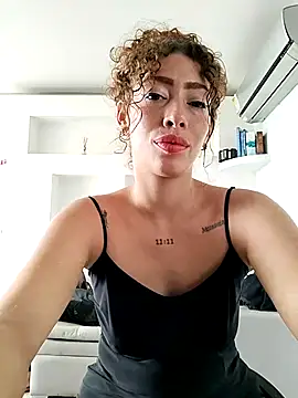 Snapshot of roxyrougee chatting on November 2025 01:55:01 PM roxyrougee online show from November 2025 01:55:01 PM