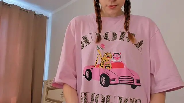 Snapshot of VelvetRisque chatting on March 2026 07:20:02 AM VelvetRisque online show from March 2026 07:20:02 AM