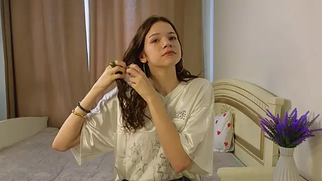 Snapshot of VelvetRisque chatting on April 2026 06:05:02 AM VelvetRisque online show from April 2026 06:05:02 AM