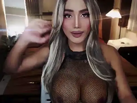 Snapshot of DrewBerryTs chatting on October 2025 09:49:01 AM DrewBerryTs online show from October 2025 09:49:01 AM