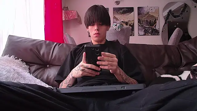 Anhonymus  online show from December 2025 01:51:01 PM