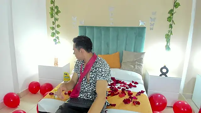 Snapshot of Muscle_Scott chatting on September 2025 12:17:02 PM Muscle Scott online show from September 2025 12:17:02 PM