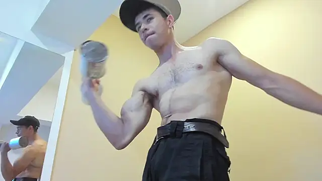 Snapshot of Muscle_Scott chatting on October 2025 12:11:01 PM Muscle Scott online show from October 2025 12:11:01 PM