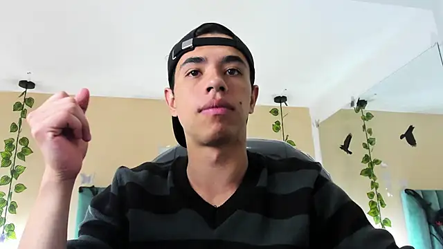 Snapshot of Muscle_Scott chatting on October 2025 12:06:01 PM Muscle Scott online show from October 2025 12:06:01 PM