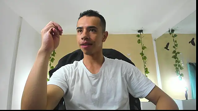 Snapshot of Muscle_Scott chatting on October 2025 12:26:02 PM Muscle Scott online show from October 2025 12:26:02 PM