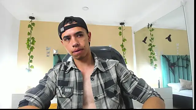 Snapshot of Muscle_Scott chatting on October 2025 12:23:01 PM Muscle Scott online show from October 2025 12:23:01 PM