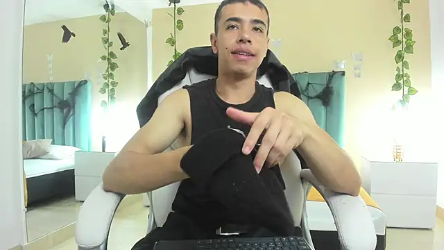 Snapshot of Muscle_Scott chatting on October 2025 12:28:01 PM Muscle Scott online show from October 2025 12:28:01 PM