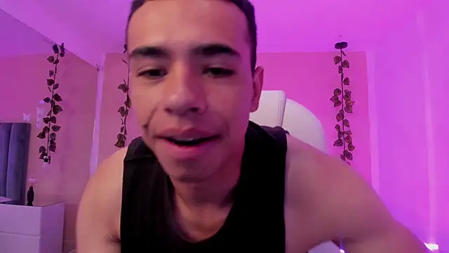 Snapshot of Muscle_Scott chatting on November 2025 01:24:01 PM Muscle Scott online show from November 2025 01:24:01 PM