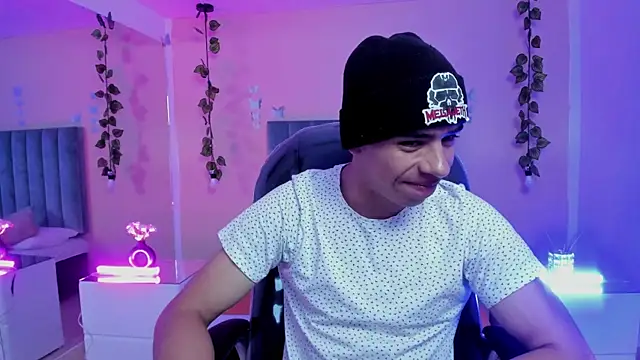 Snapshot of Muscle_Scott chatting on November 2025 12:49:01 PM Muscle Scott online show from November 2025 12:49:01 PM