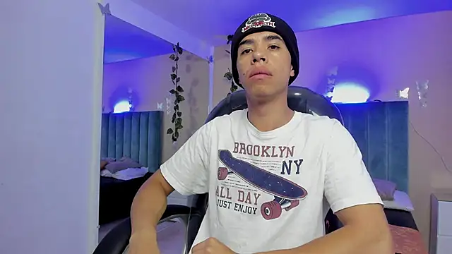 Snapshot of Muscle_Scott chatting on November 2025 01:53:02 PM Muscle Scott online show from November 2025 01:53:02 PM